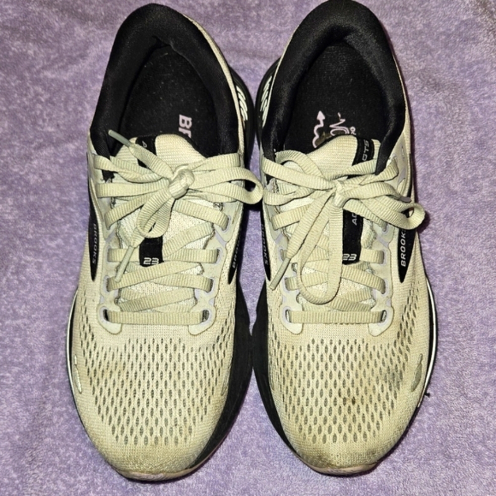 Brooks Adrenaline GTS 23 Womens Running Shoes - Picture 4 of 9